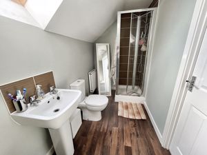 Ensuite- click for photo gallery